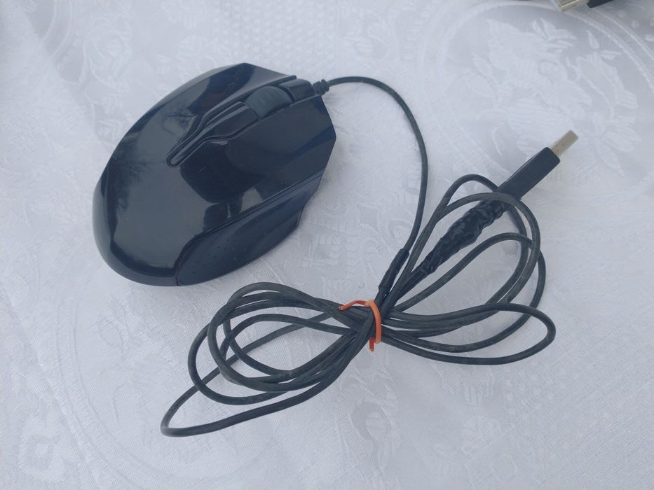 Tastatură, mouse-uri, boxe