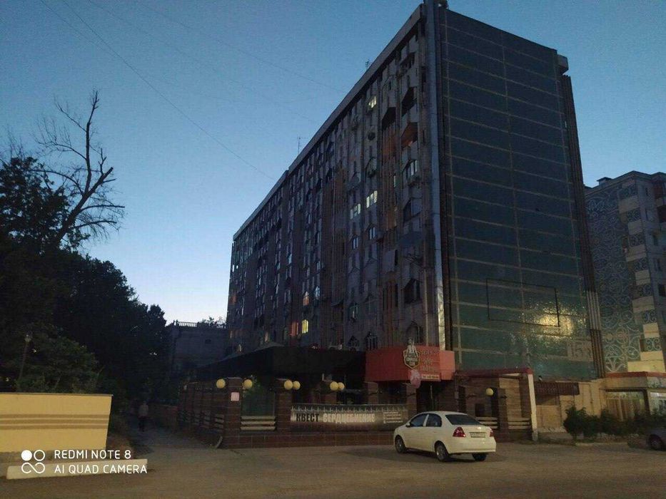 srochna uy sotiladi Narxoz inst oldida