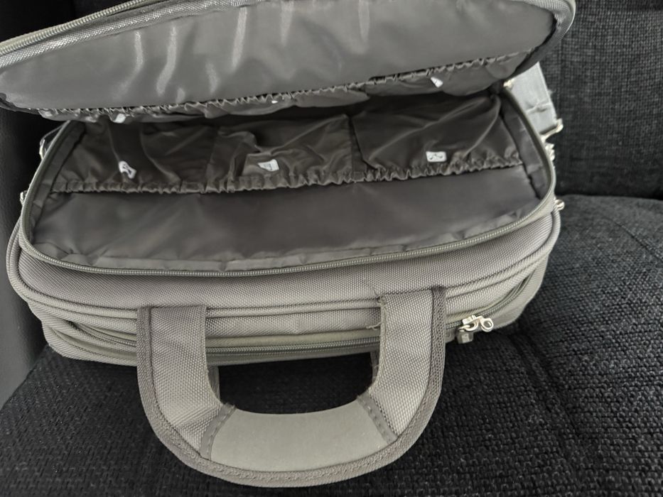 Vand husa laptop Gaudi