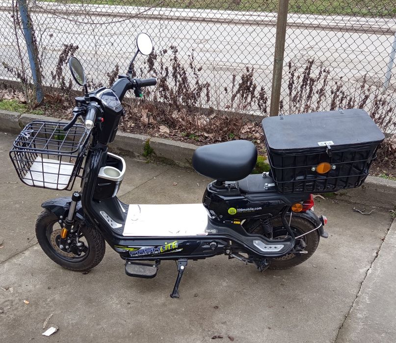 Продавам два броя електрически скутери.