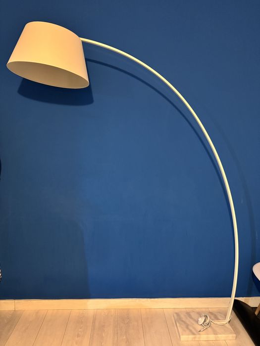 Lampadar Beliani Benue alb