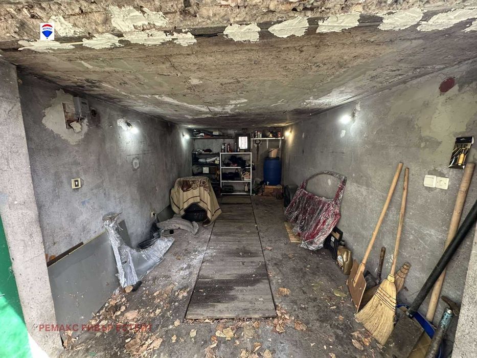 Продава се Гараж / Паркомясто в Русе, Централен южен район - 15 кв.м за 1500 €/кв.м - Снимка #2