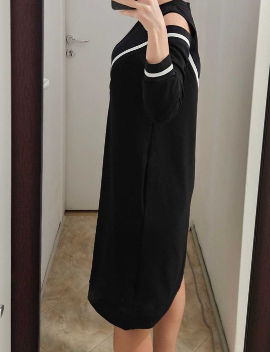 Рокля миди дължина