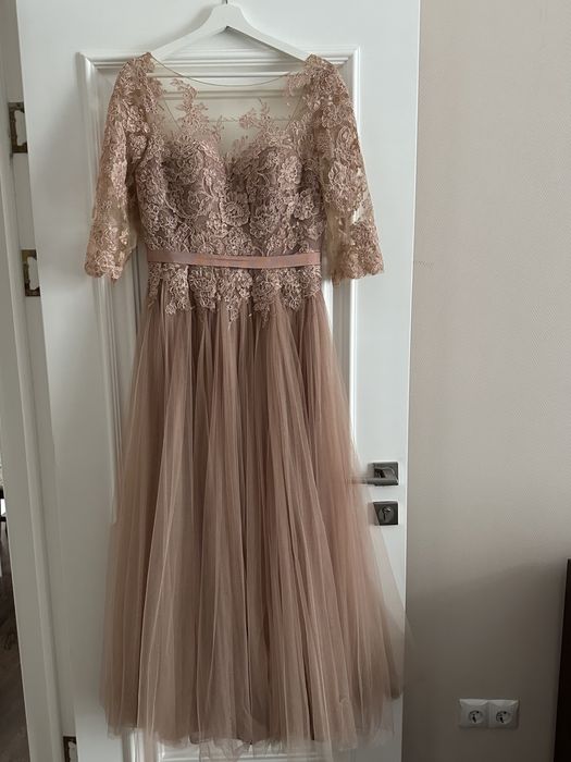 Вечернее кружевное платье