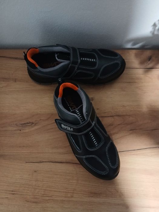 Bocanci pombeu de fier noi cu eticheta  200 lei