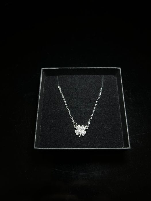 Сребърно колие с детелинка