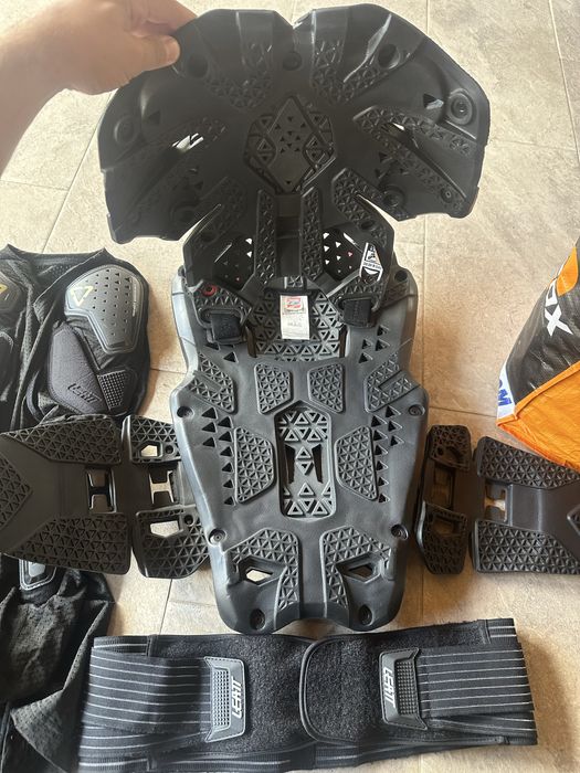 Body armur LEATT 6.5/ costum complet New