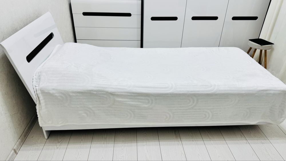 Продам спальный гарнитур