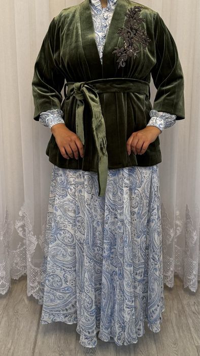 Қызыл бешпет+кәжекей,камзол,көйлек,бешпет