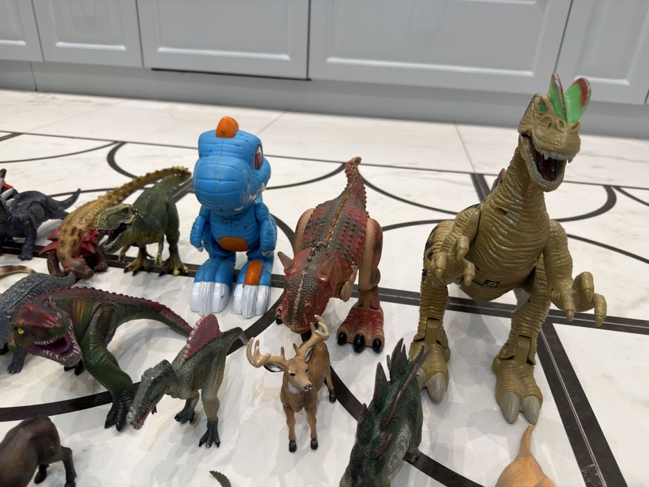 Фигурки игрушки динозавры