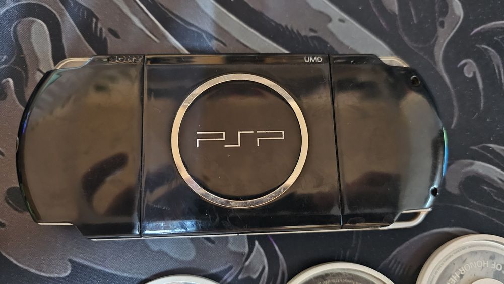 Vand psp modat 3004 cu 8 jocuri