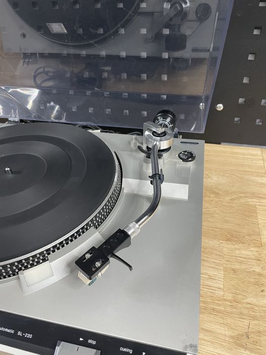 Pckup technics sl 220 curea noua finctioneaza impecabil