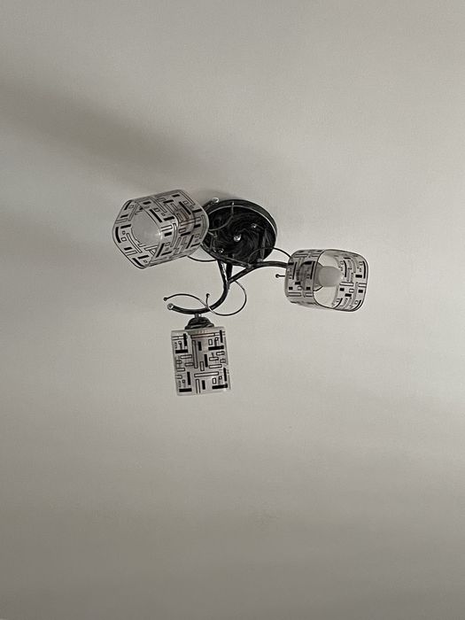 Продам люстру