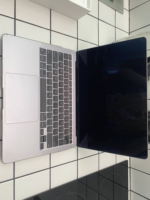Продам MacBook Air 13 M1 Б/У