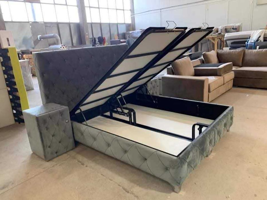 Луксозна Тапицирана спалня