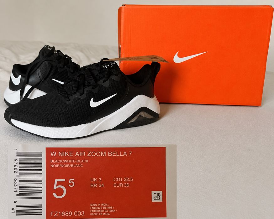 Маратонки Nike.