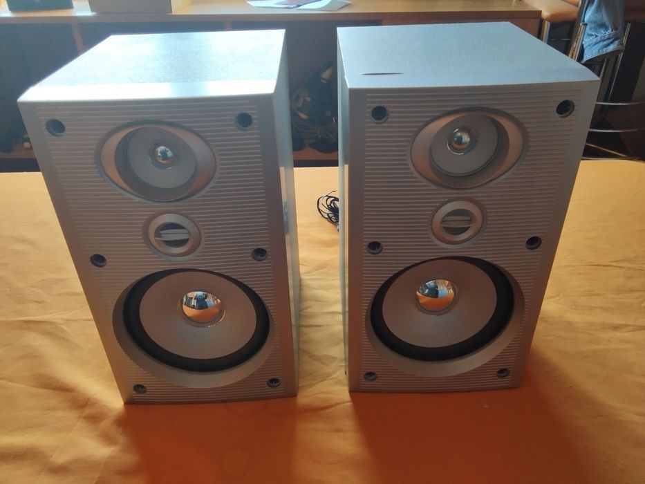 страхотни трилентови тонколони Шнайдер 2х40 максимална мощност