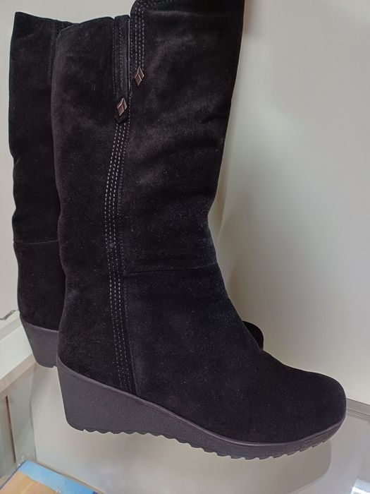 Продам новые сапоги натуральная замша