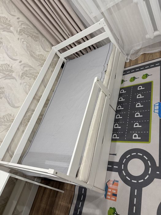 Продам кровать в детскую