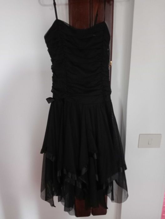 Rochie neagra de ocazie cu bretele subtiri