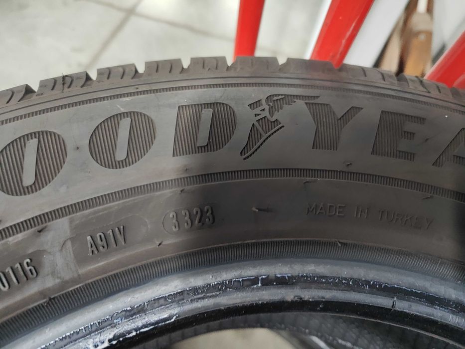 2бр. летни гуми 215/65/15C Goodyear