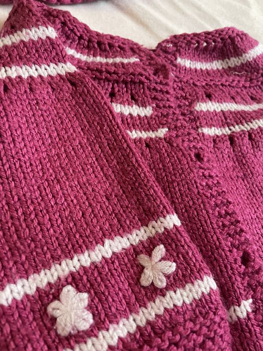 Страхотен, плетен бебешки комплект