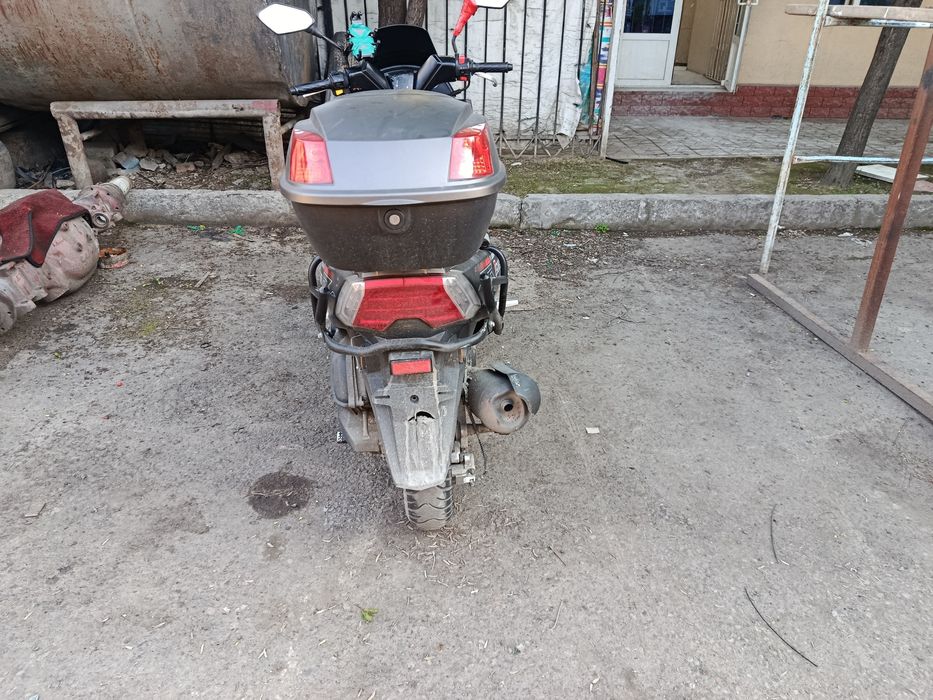 Skuter sotiladi. 150 sm/kub. GST mator. Nomer tex paport
