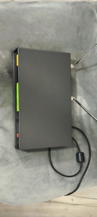 Професионален безжичен приемник Sennheiser EM 100 (G1)
