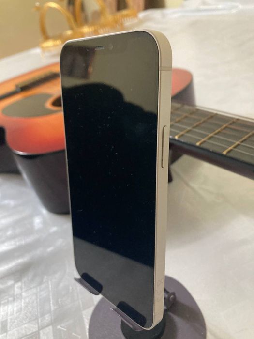 Айфон 12 в идеальном состоянии