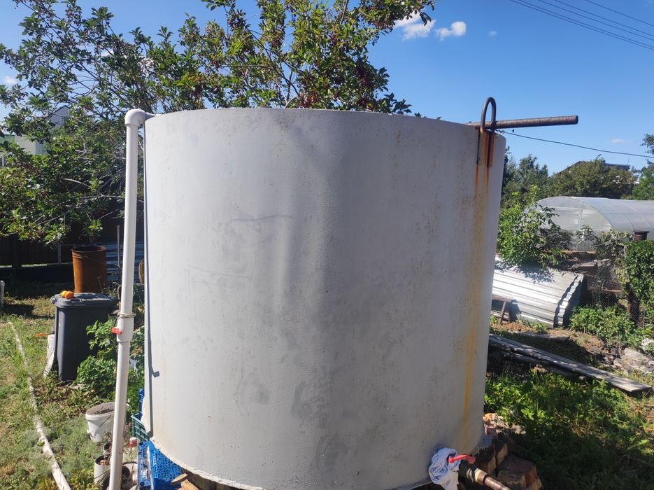 Бак для воды диаметр 194 см, высота 153 см. 4.5 
Высота 153