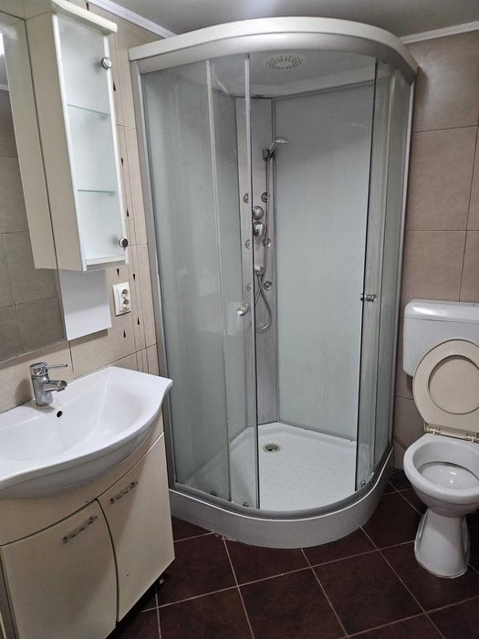 Inchiriez apartament micro 4