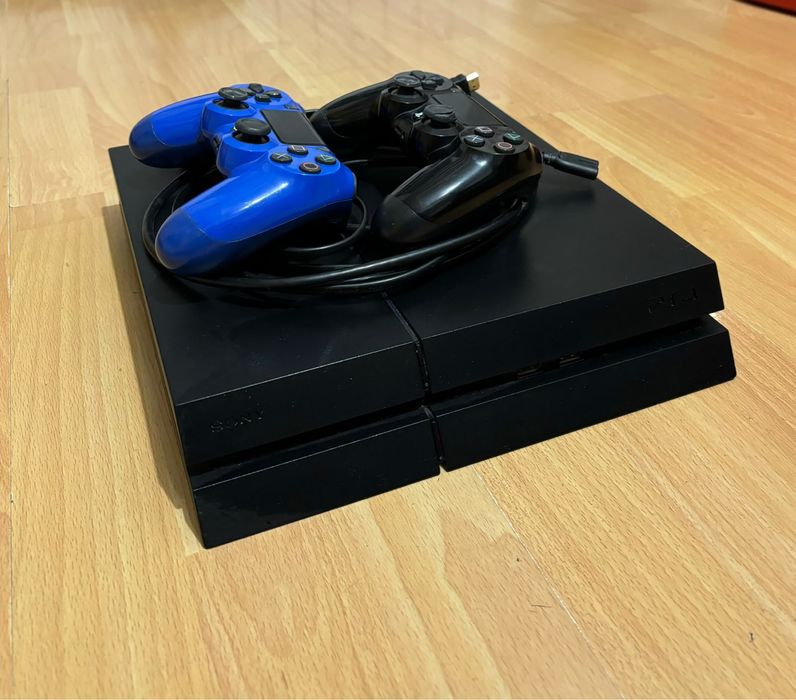 Срочно!! Продам PS4