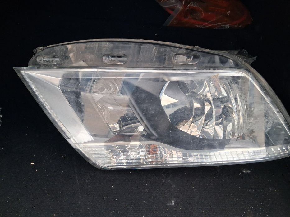 Продам фару правую на Nissan Terrano