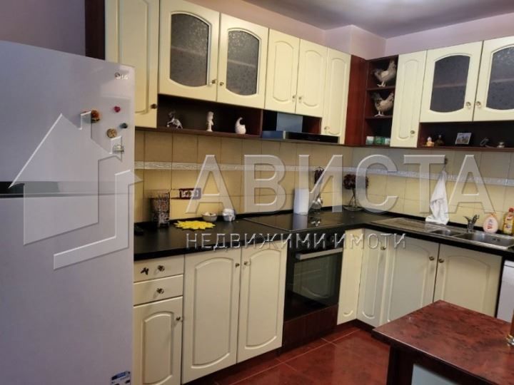 Дава се под наем Четиристаен апартамент в София, Лагера - 117 кв.м за 940 € - Снимка #1