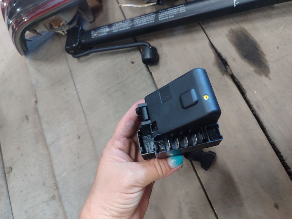 Фарове, стопове,гълтач с ключ,крик Мерцедес Е класа