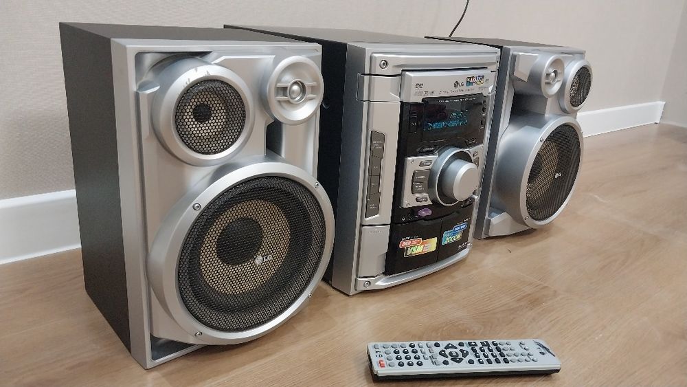 LG muzikalni sentr 2000W P.M.P.O