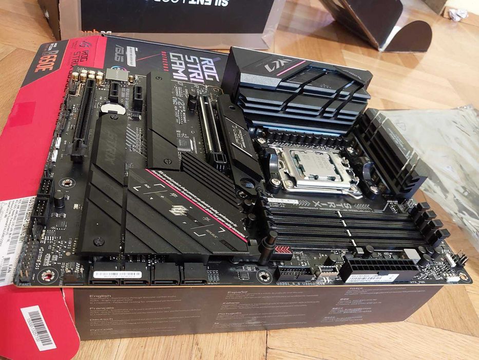 AMD Ryzen 7 9700X + Asus Rog Strix B650E-F Gaming Wi-Fi