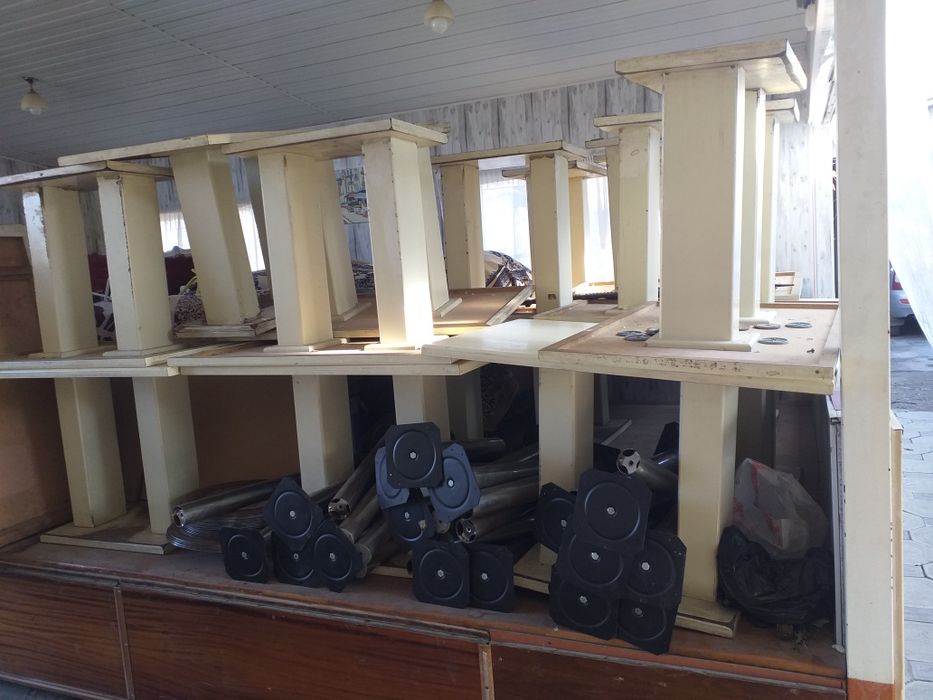 Продаётся стол для конфетки или для дома