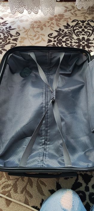 Продам чемодан средний