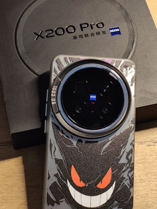 vivo x200 pro, 12/256gb в хорошем состоянии