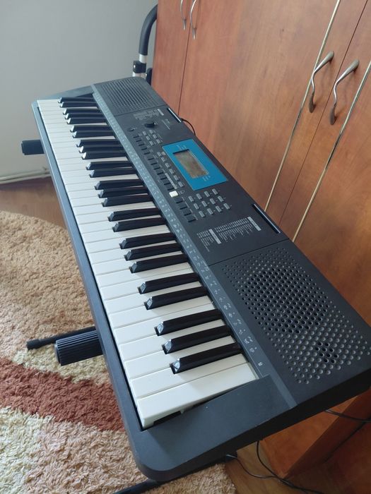 orgă ST 211 cu multe tonuri, ritmuri si demo.