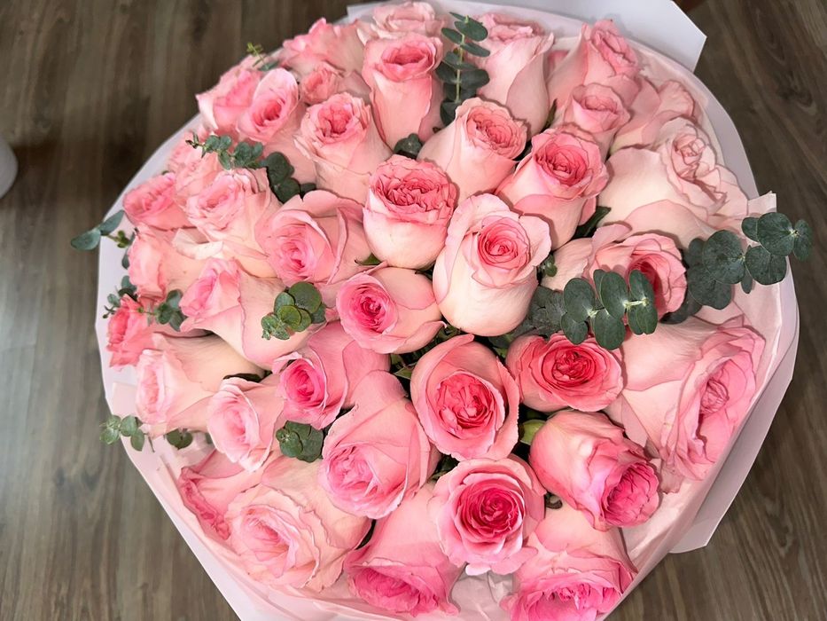 свежий букет из 51 роз