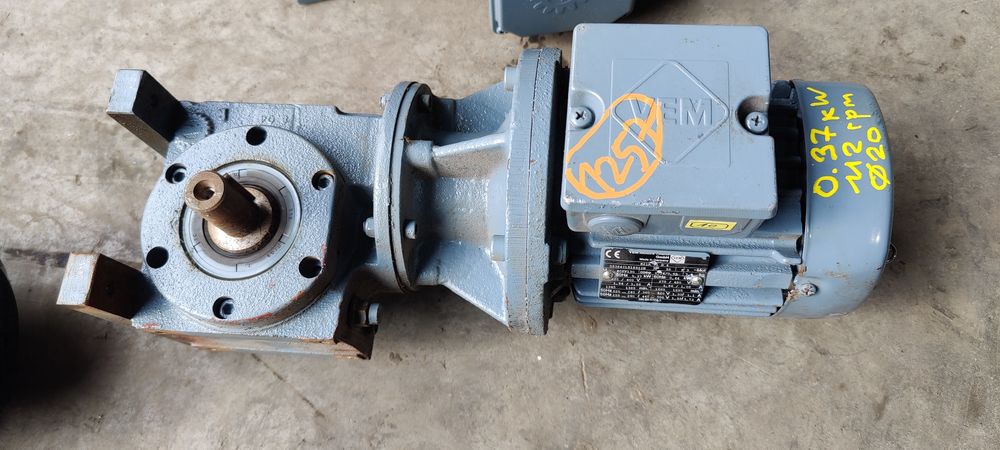 Motor electric trifazat cu reductor, 0.37kW, 112rpm, 380V