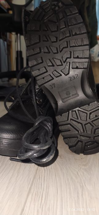 Ботинок с высоким бердцем