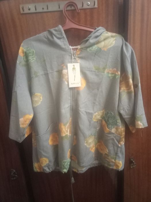 Продам кофточку с капюшоном в Таразе