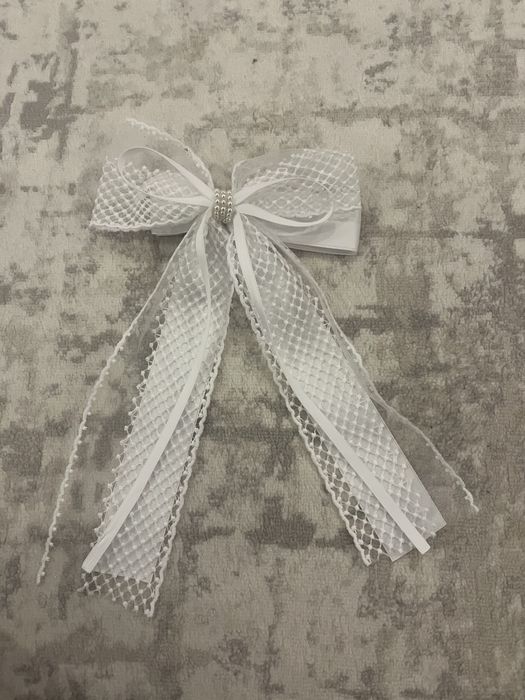 Заколка, виде бантика, очень красивая