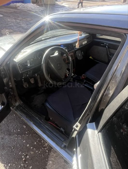 Mercedes-Benz 190 E