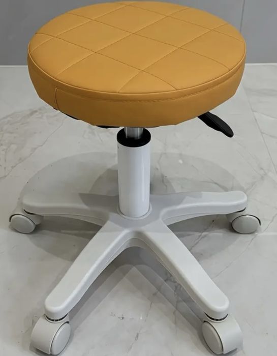 Козметична табуретка с колелца