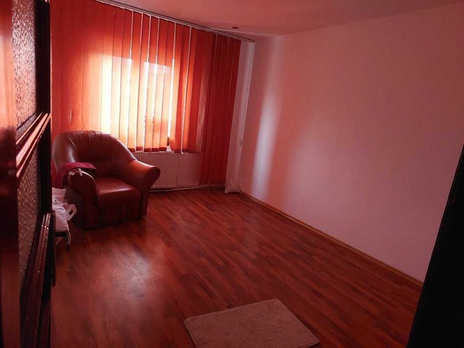 De vanzare apartament 3 camere zona Gara de Nord cu Basarab