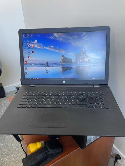Продам ноутбук HP 17-bs004ur